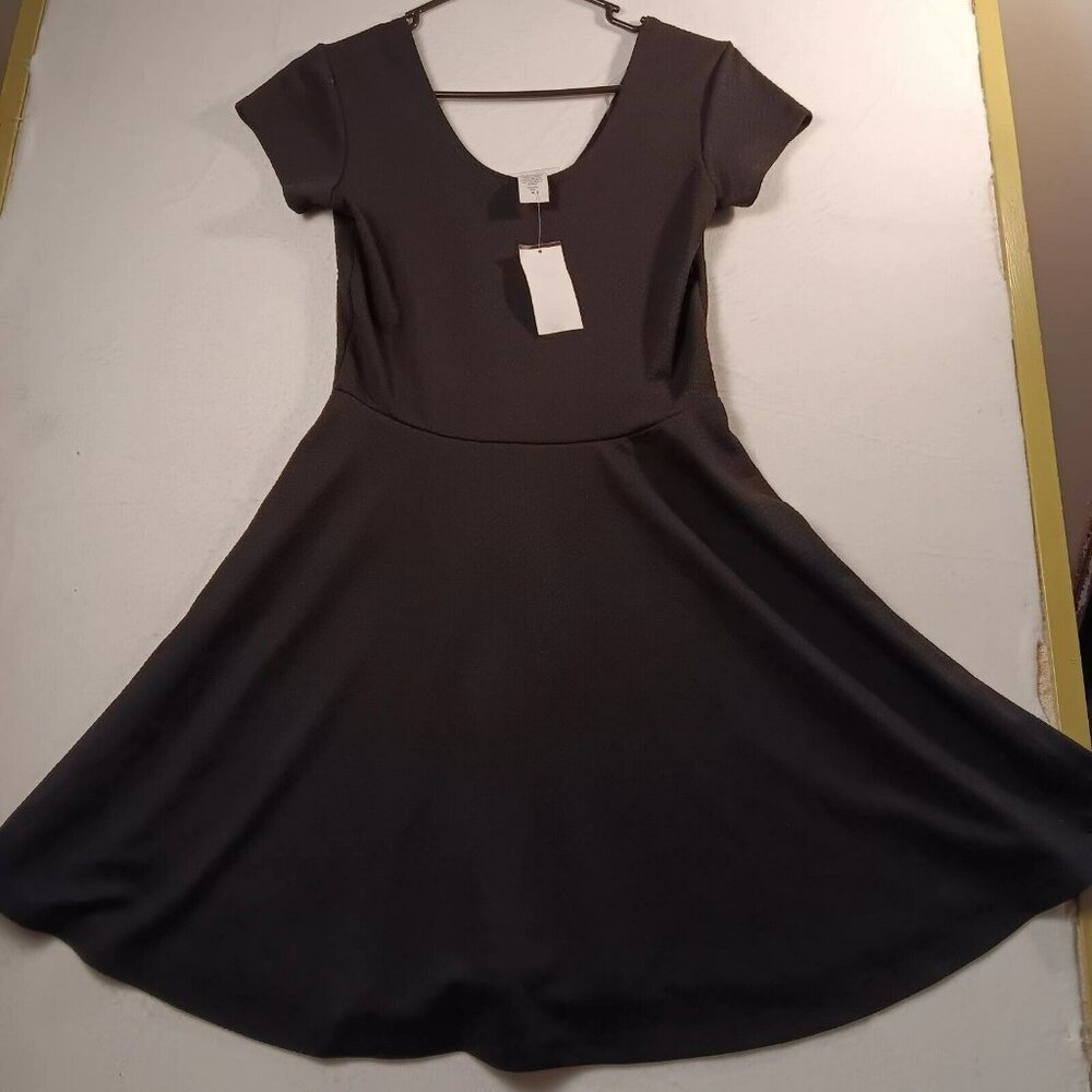 Im In Love With Derek NWT Womens Short Sleeve Fit and Flair Little Black Dress M